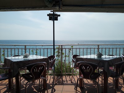 Makris Yialos Restaurant & Beach Bar